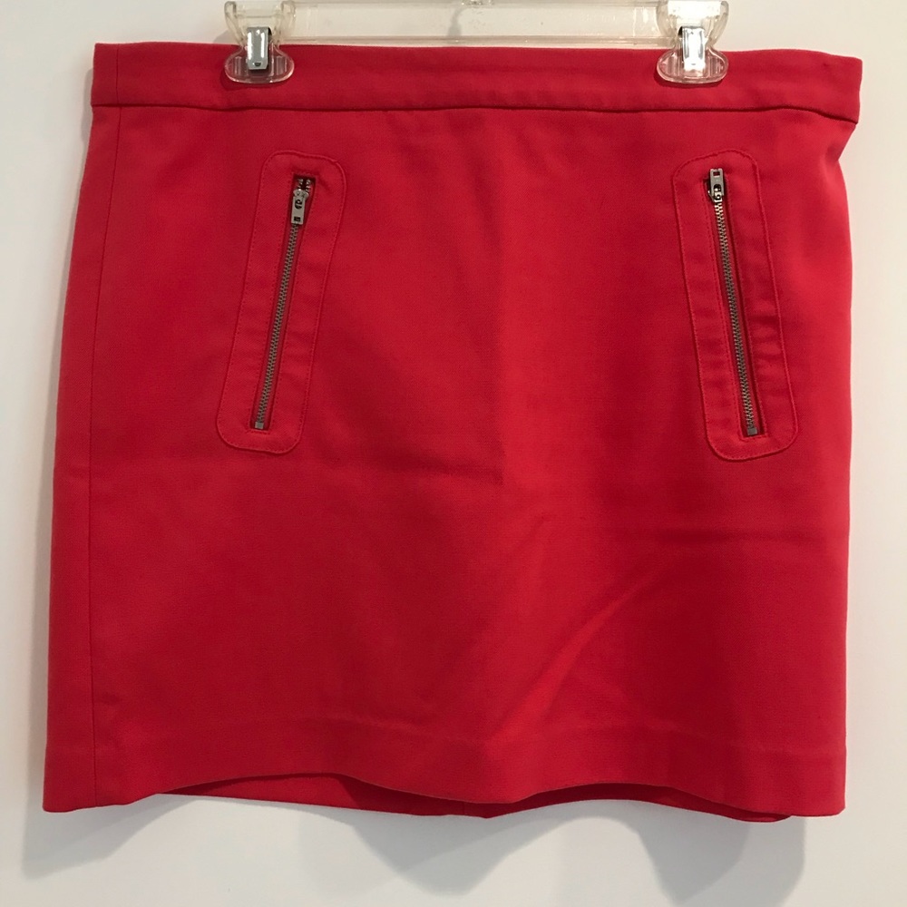 🎁 3/25 Gap mini pink skirt, size 14.